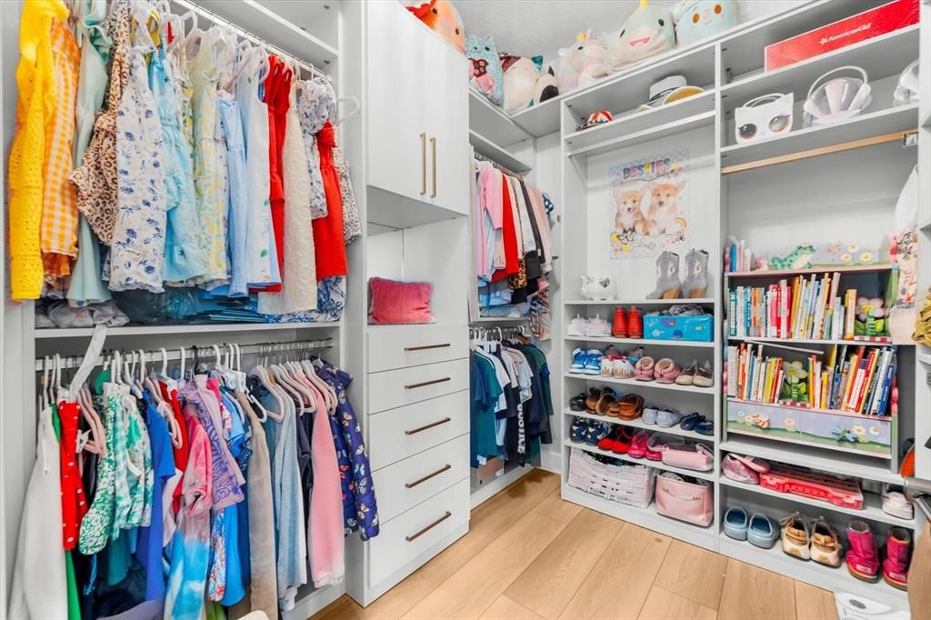 待售: $1,724,000 (5 贝兹, 6 浴室, 4983 平方英尺)