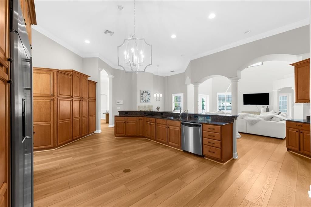 待售: $1,724,000 (5 贝兹, 6 浴室, 4983 平方英尺)