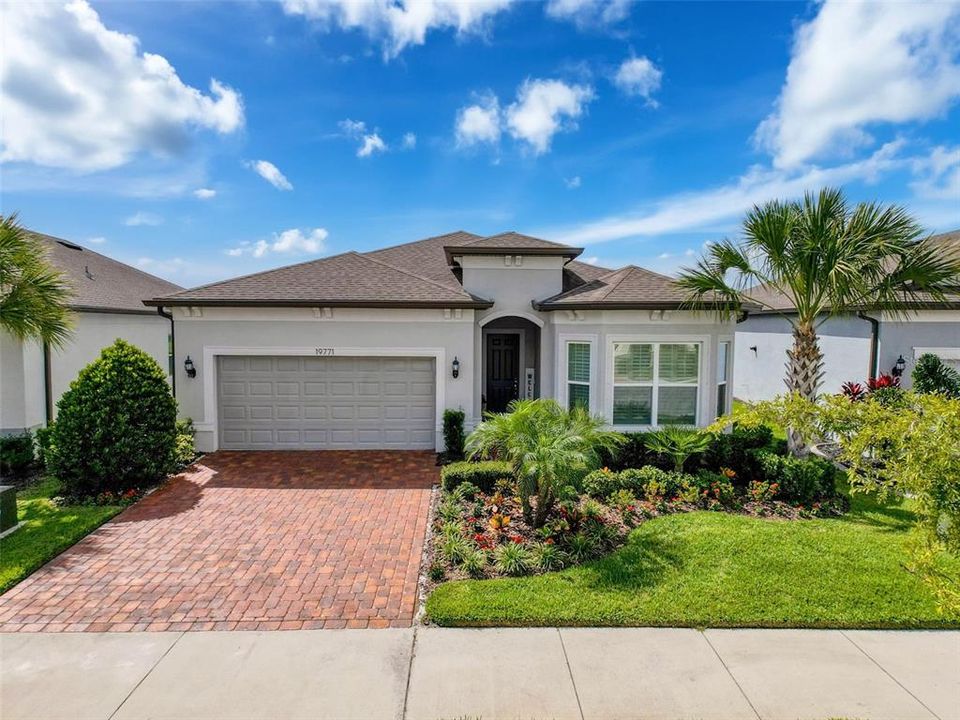 For Sale: $550,000 (3 beds, 2 baths, 2114 Square Feet)