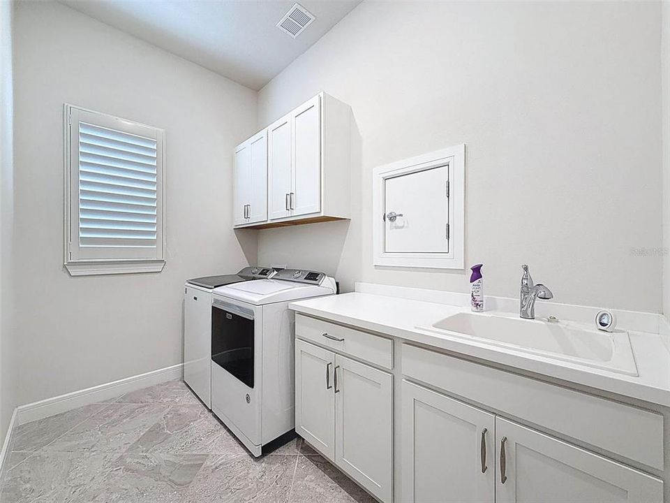 For Sale: $550,000 (3 beds, 2 baths, 2114 Square Feet)