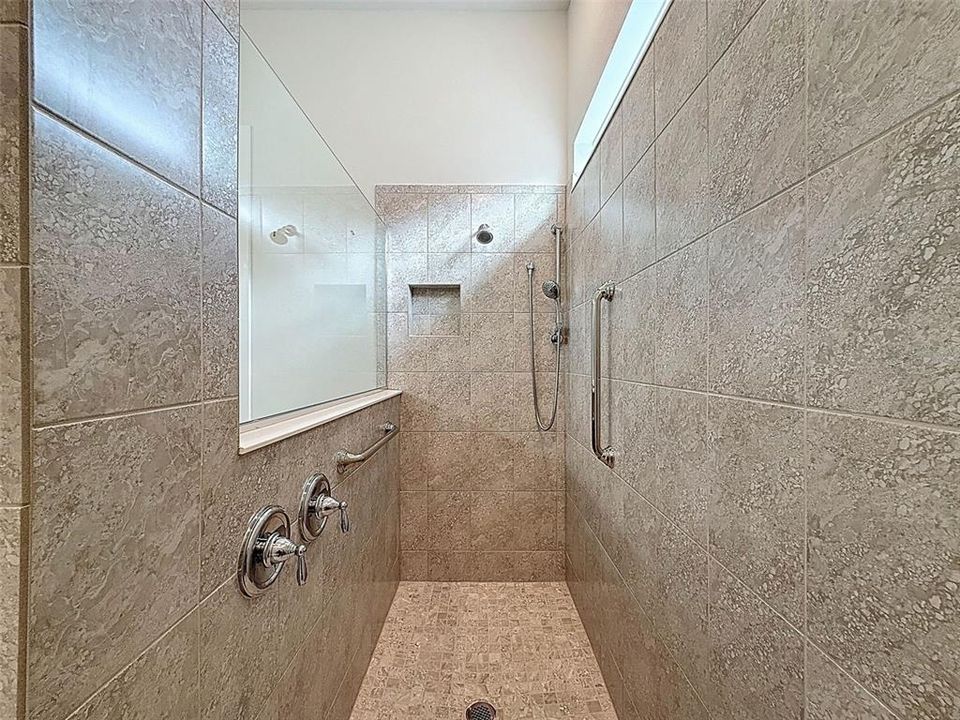 For Sale: $550,000 (3 beds, 2 baths, 2114 Square Feet)