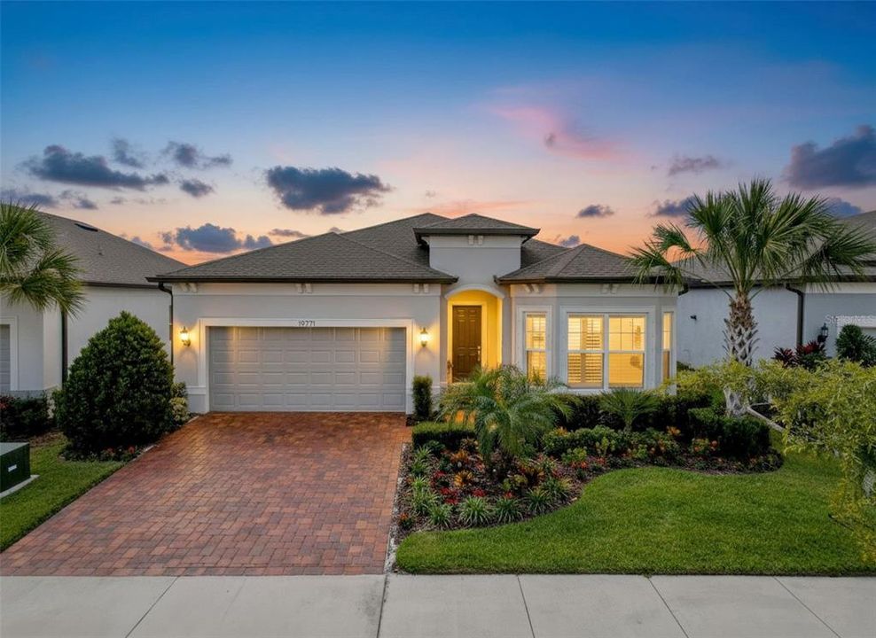 For Sale: $550,000 (3 beds, 2 baths, 2114 Square Feet)