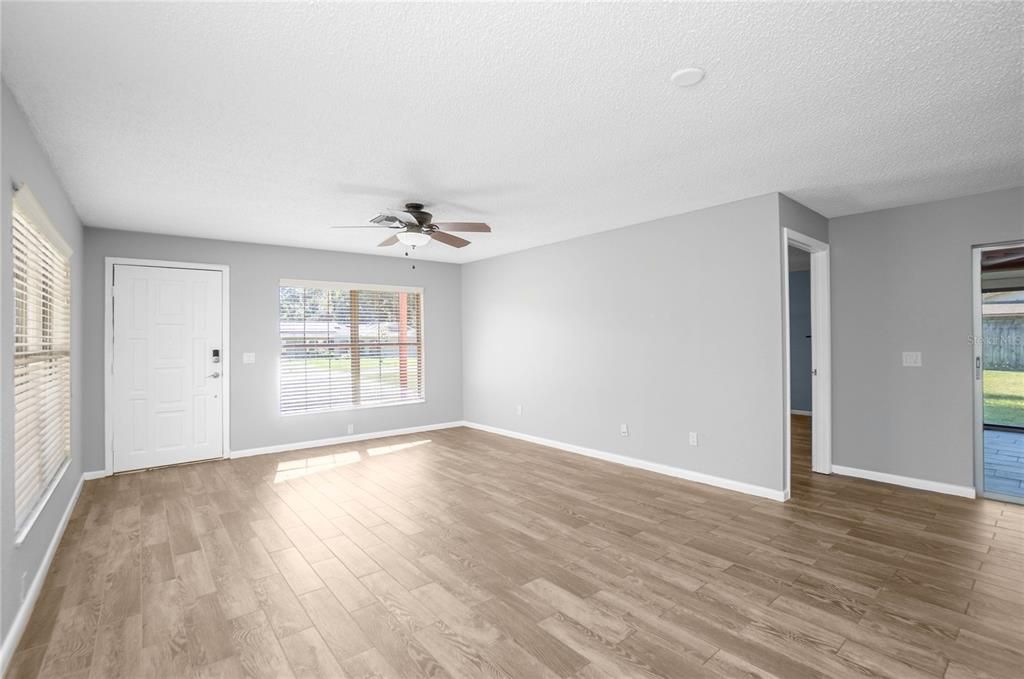 For Sale: $335,000 (4 beds, 3 baths, 2203 Square Feet)