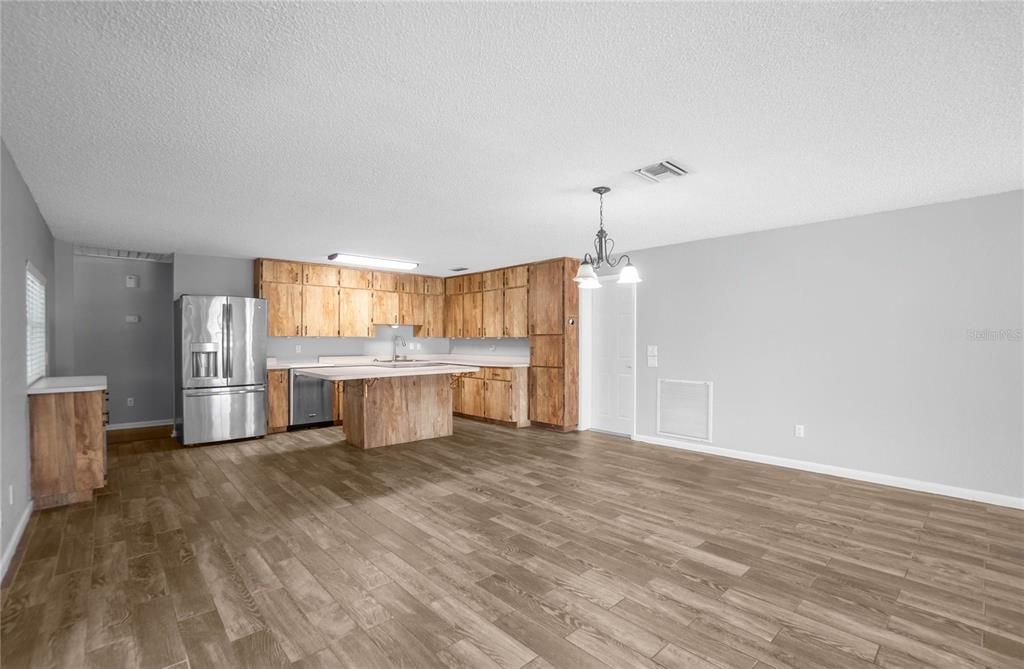 For Sale: $335,000 (4 beds, 3 baths, 2203 Square Feet)