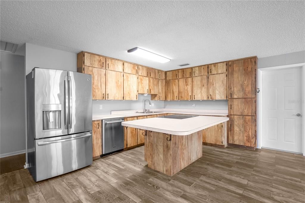 For Sale: $335,000 (4 beds, 3 baths, 2203 Square Feet)