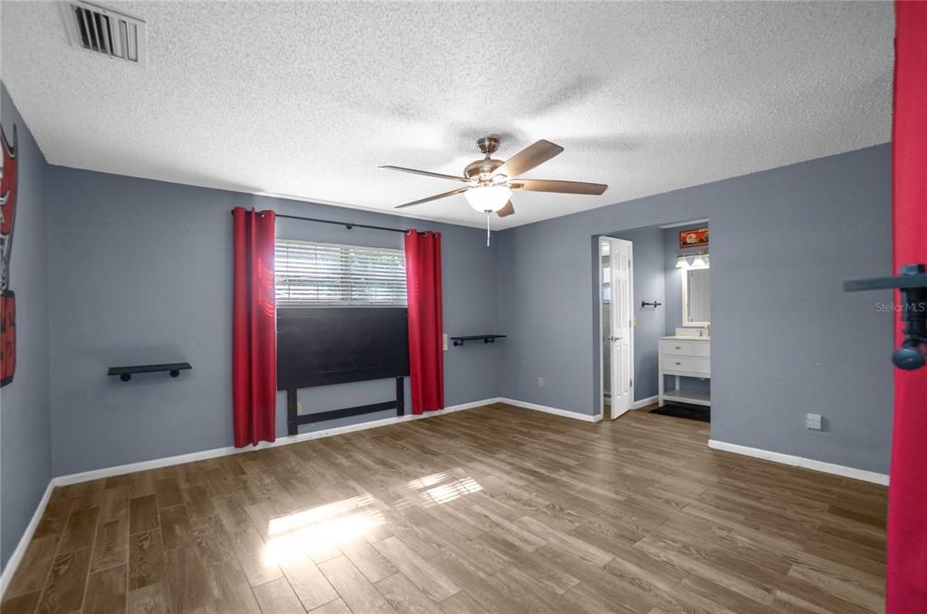 For Sale: $335,000 (4 beds, 3 baths, 2203 Square Feet)