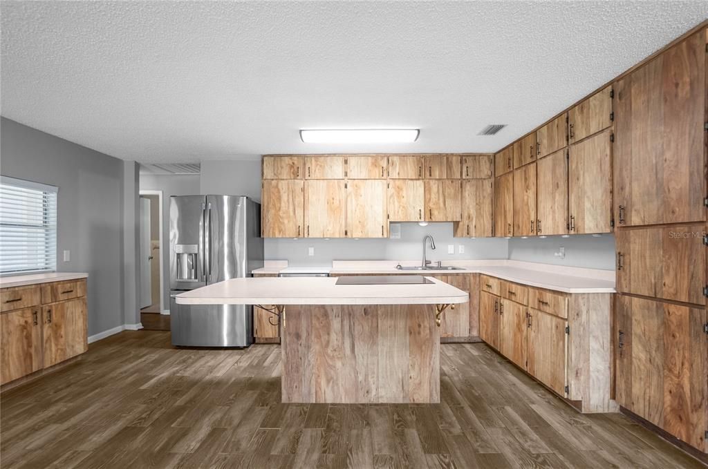 For Sale: $335,000 (4 beds, 3 baths, 2203 Square Feet)