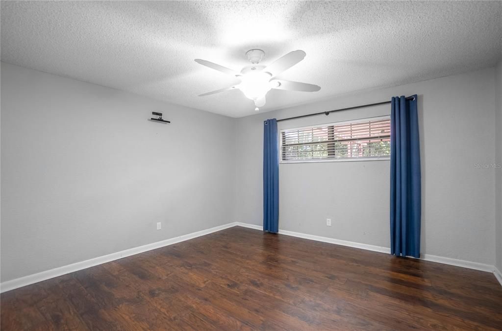 For Sale: $335,000 (4 beds, 3 baths, 2203 Square Feet)