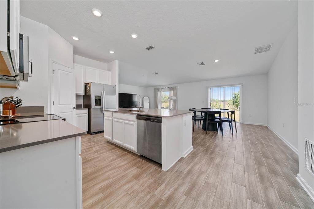 For Sale: $358,000 (3 beds, 2 baths, 1552 Square Feet)