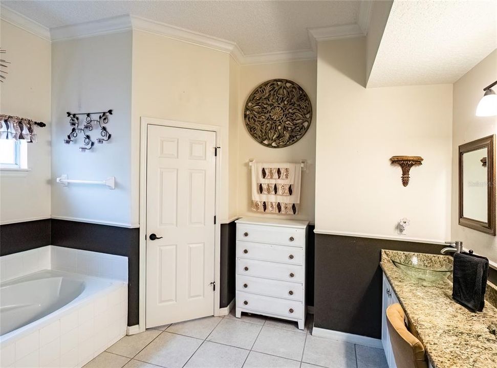 En Venta: $674,900 (4 camas, 3 baños, 3028 Pies cuadrados)