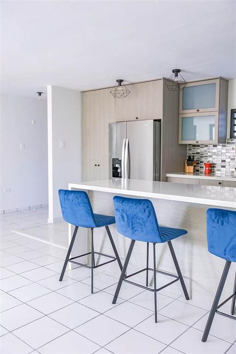 出租: $3,000 (3 贝兹, 2 浴室, 1150 平方英尺)