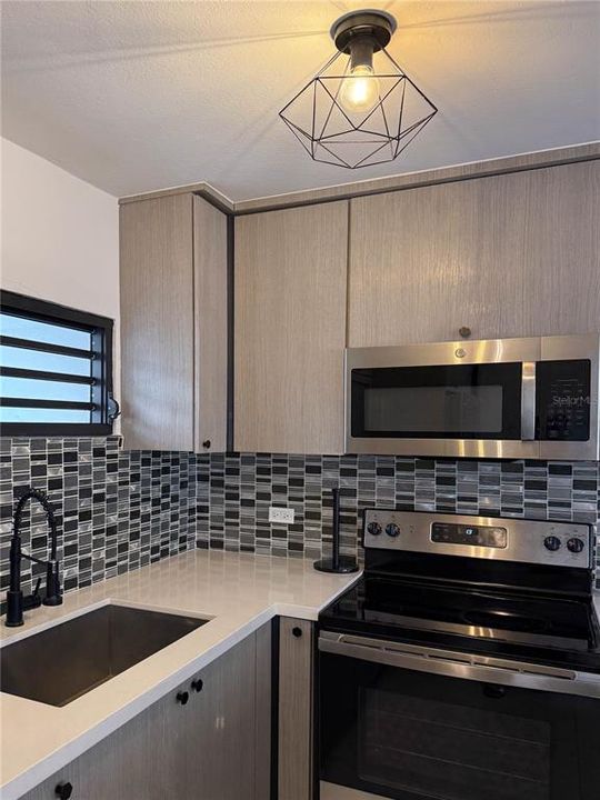 出租: $3,000 (3 贝兹, 2 浴室, 1150 平方英尺)