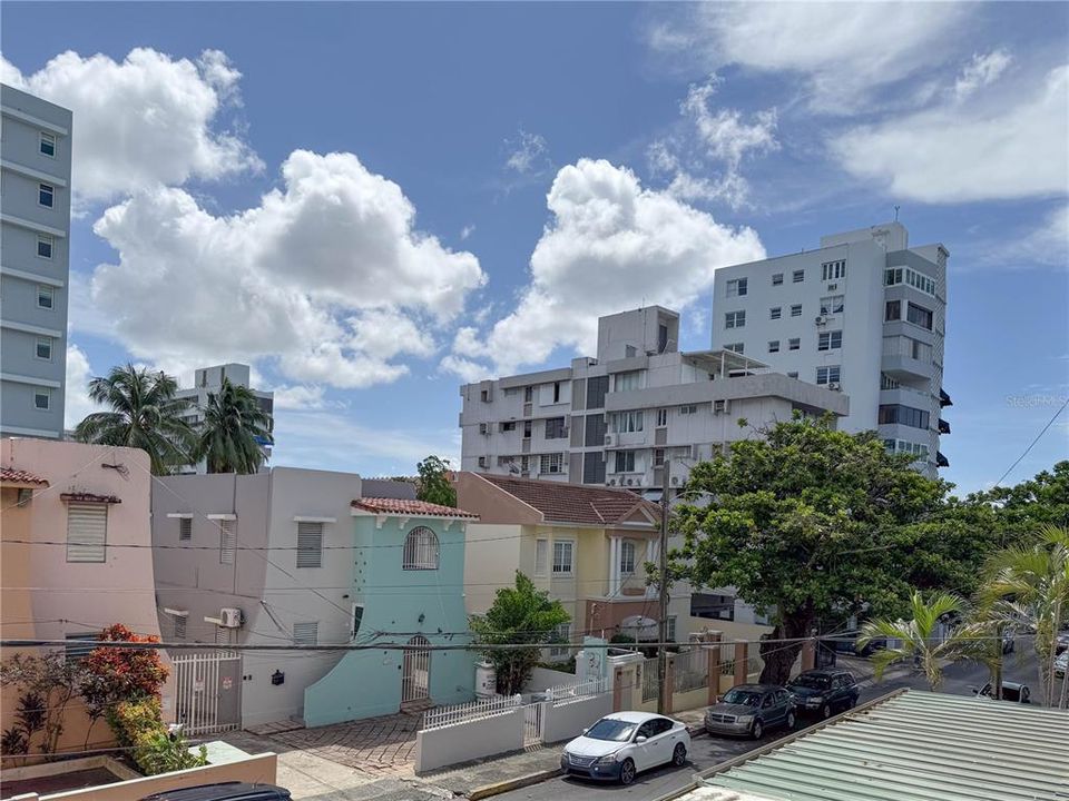 出租: $3,000 (3 贝兹, 2 浴室, 1150 平方英尺)