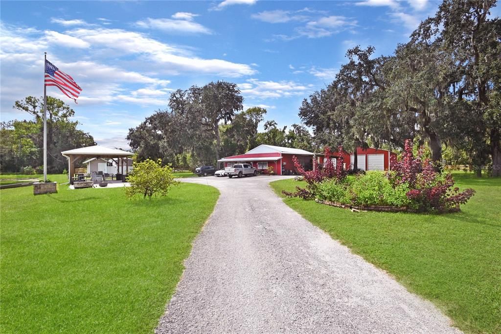 For Sale: $825,000 (1 beds, 1 baths, 1000 Square Feet)