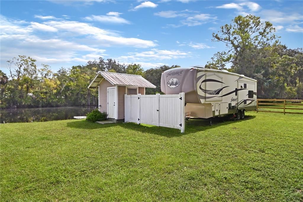 For Sale: $825,000 (1 beds, 1 baths, 1000 Square Feet)