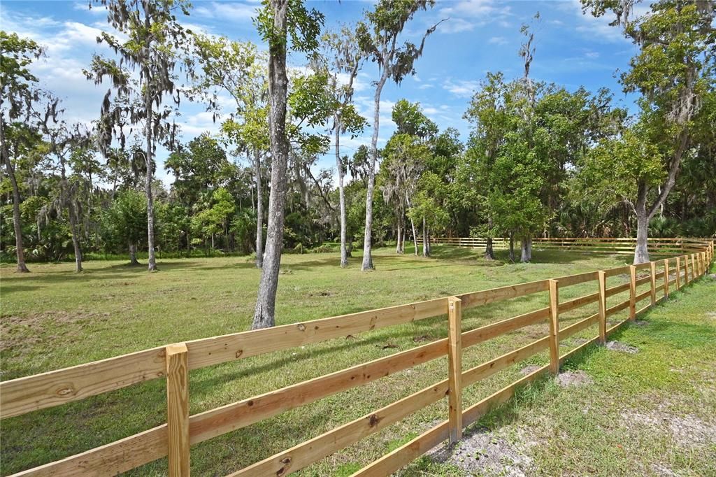 For Sale: $825,000 (1 beds, 1 baths, 1000 Square Feet)