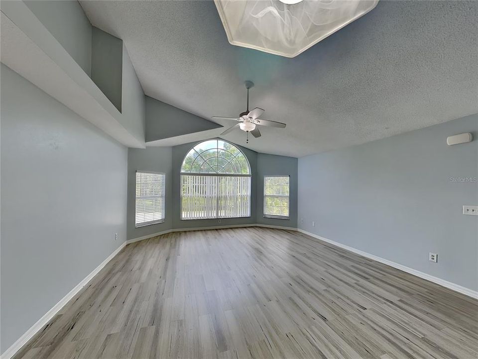 В аренду: $1,650 (3 спален, 2 ванн, 1326 Квадратных фут)