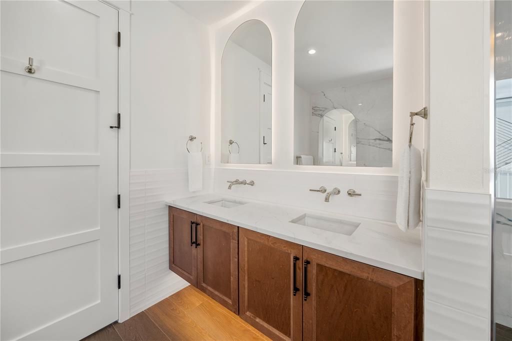 For Sale: $4,800,000 (5 beds, 5 baths, 4389 Square Feet)