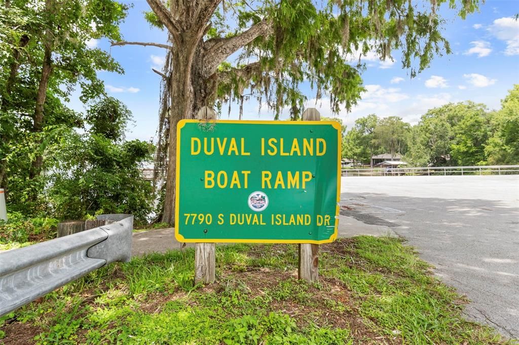 На продажу: $199,000 (3.31 acres)