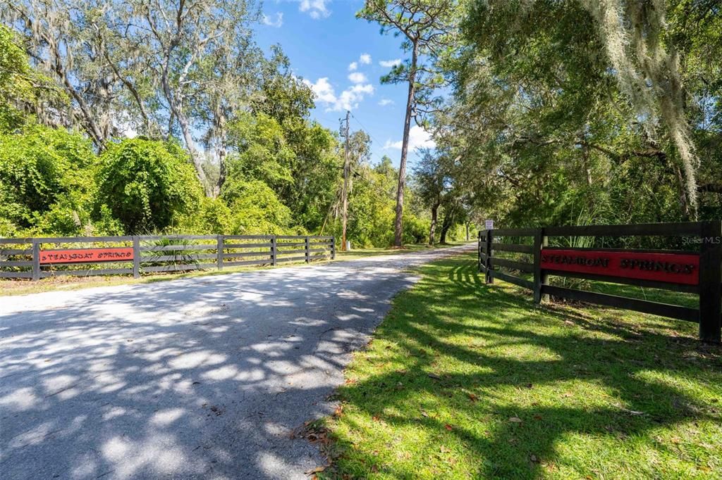 На продажу: $199,000 (3.31 acres)