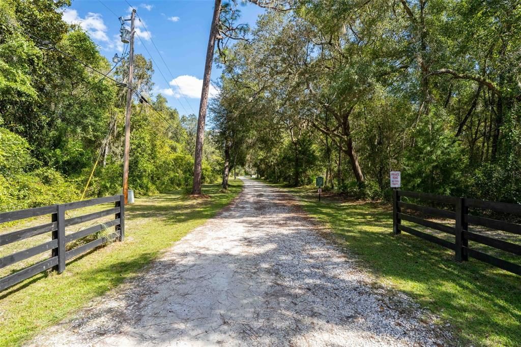 На продажу: $199,000 (3.31 acres)