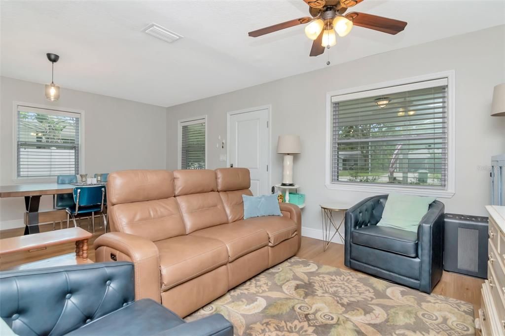 待售: $510,000 (3 贝兹, 2 浴室, 1357 平方英尺)