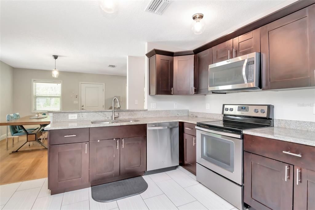 待售: $510,000 (3 贝兹, 2 浴室, 1357 平方英尺)