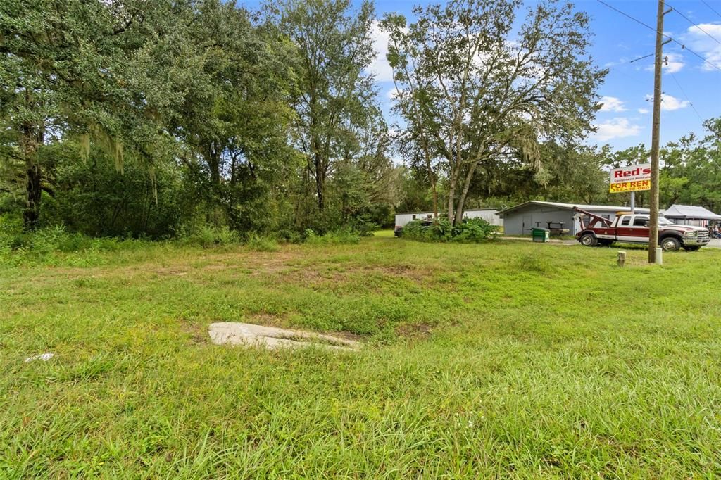 На продажу: $50,000 (0.74 acres)