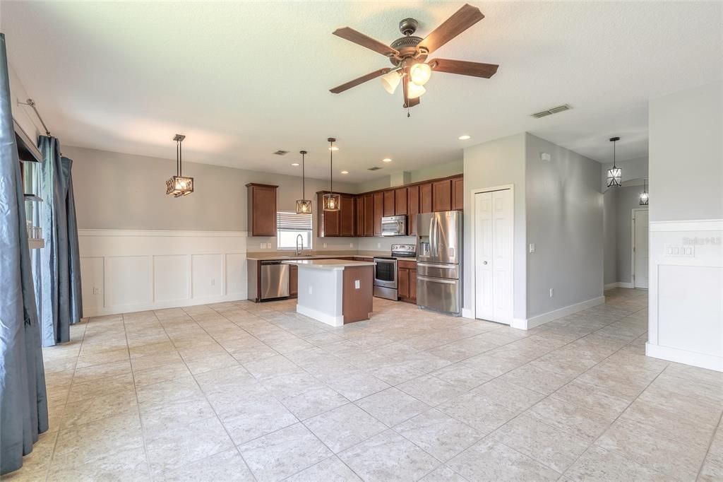 合同活跃: $319,900 (3 贝兹, 2 浴室, 1505 平方英尺)