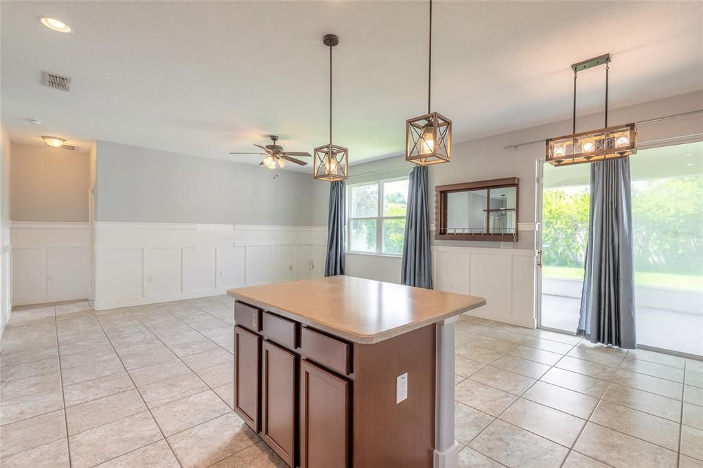 合同活跃: $319,900 (3 贝兹, 2 浴室, 1505 平方英尺)