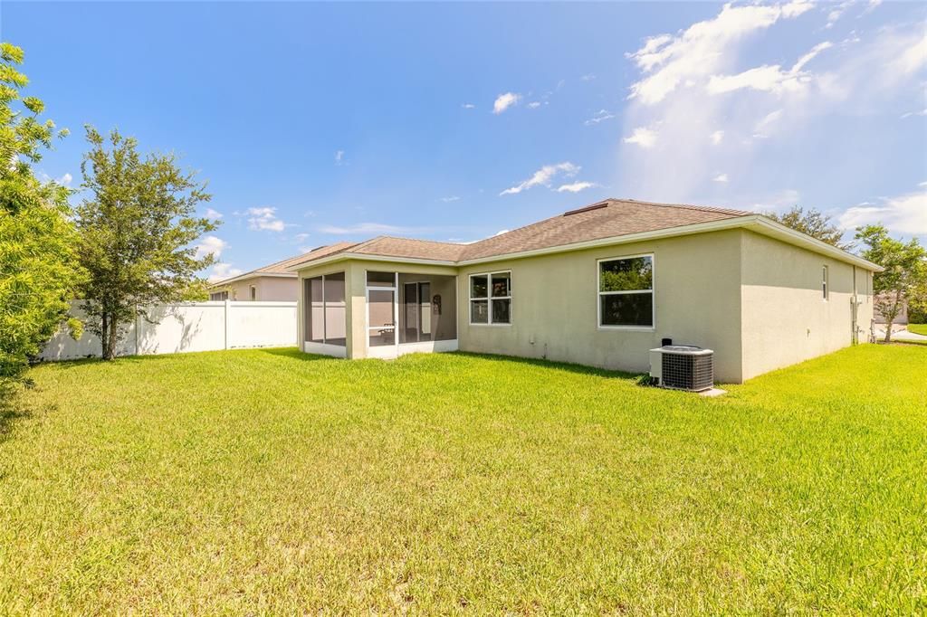 合同活跃: $319,900 (3 贝兹, 2 浴室, 1505 平方英尺)