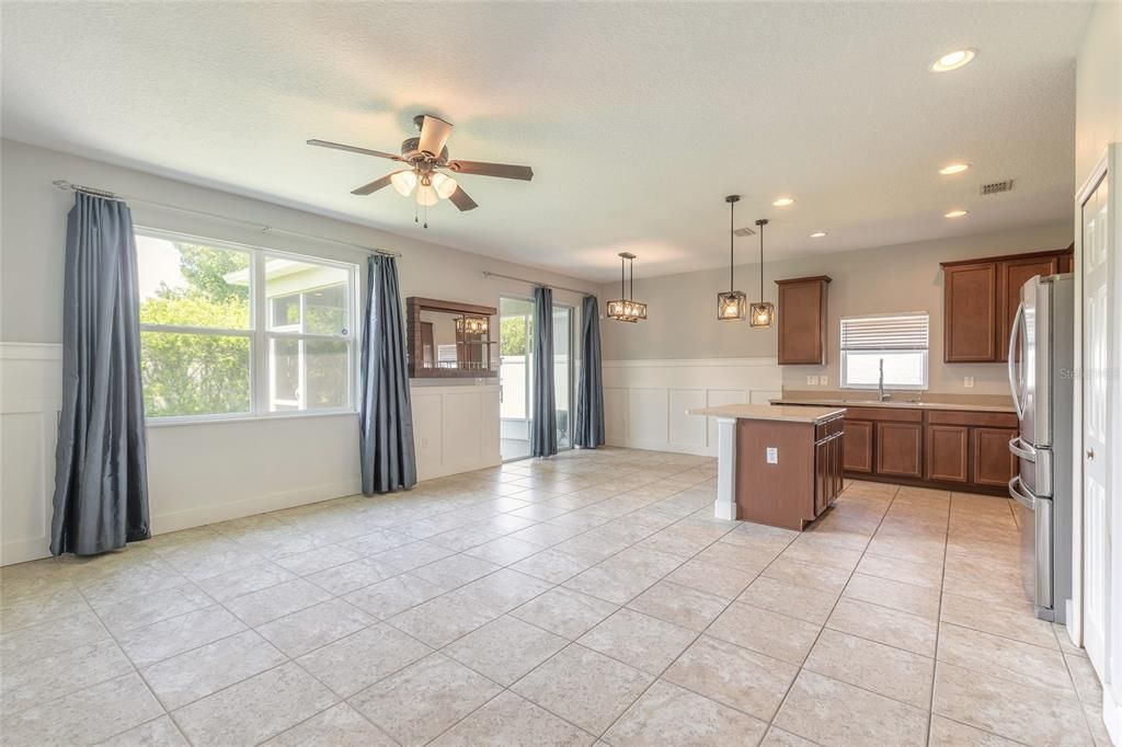 合同活跃: $319,900 (3 贝兹, 2 浴室, 1505 平方英尺)