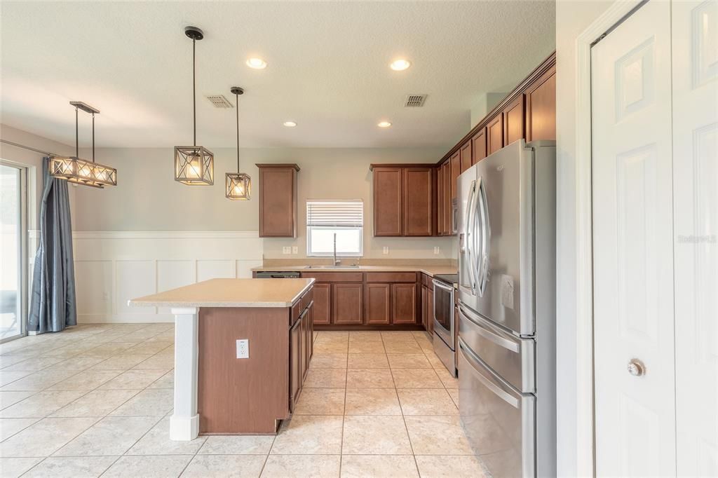 合同活跃: $319,900 (3 贝兹, 2 浴室, 1505 平方英尺)