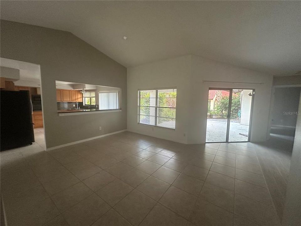 Activo con contrato: $2,790 (3 camas, 2 baños, 1619 Pies cuadrados)