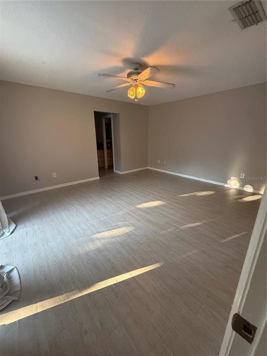 Activo con contrato: $2,790 (3 camas, 2 baños, 1619 Pies cuadrados)