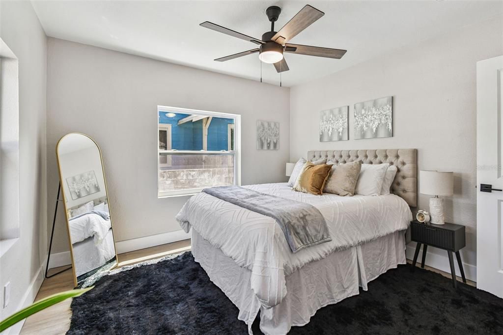 Active With Contract: $267,900 (2 beds, 1 baths, 897 Square Feet)