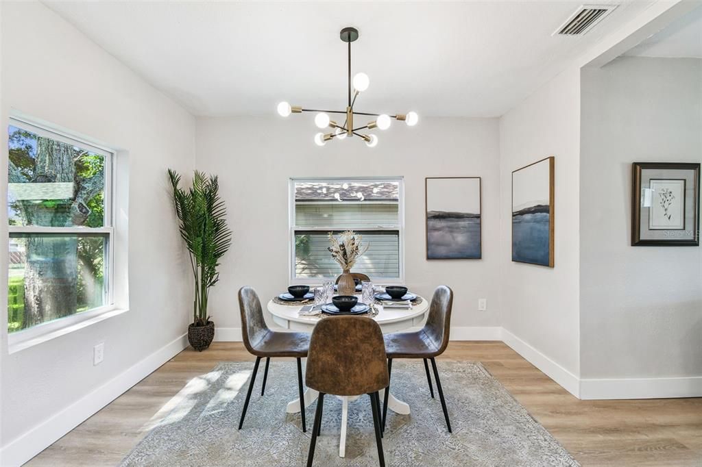 Active With Contract: $267,900 (2 beds, 1 baths, 897 Square Feet)