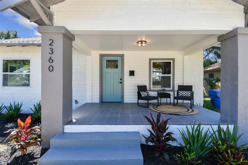 Active With Contract: $267,900 (2 beds, 1 baths, 897 Square Feet)