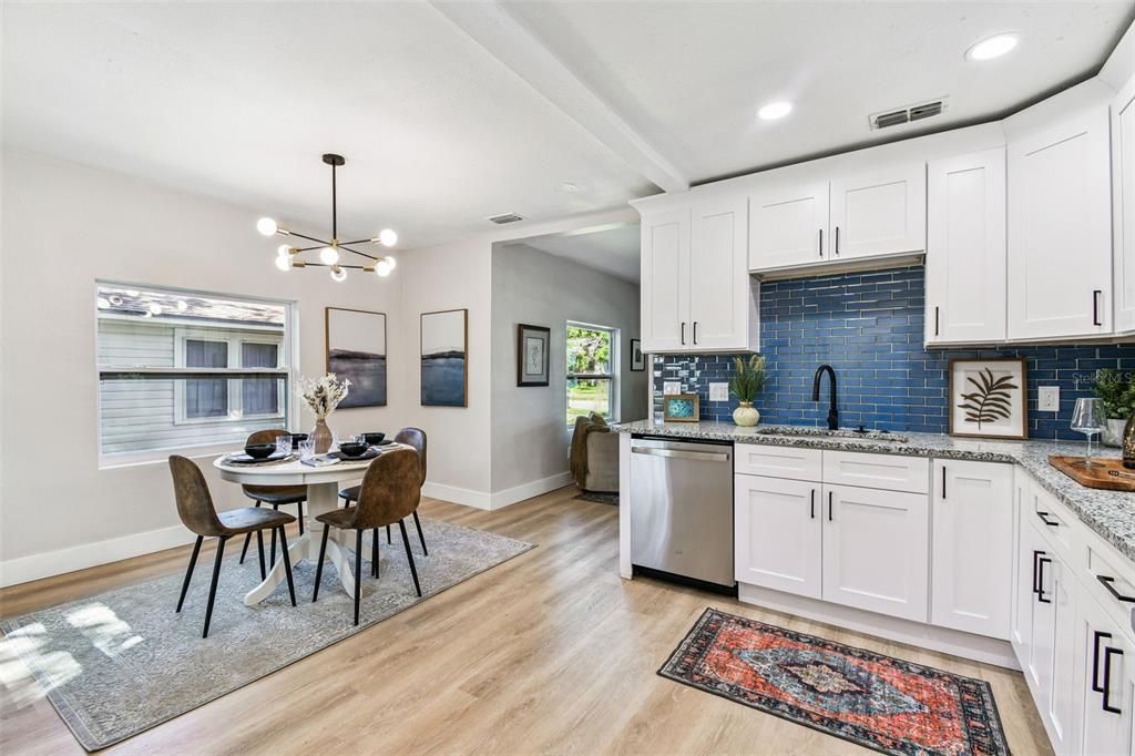 Active With Contract: $267,900 (2 beds, 1 baths, 897 Square Feet)