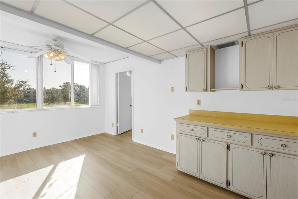 Active With Contract: $125,000 (2 beds, 2 baths, 1035 Square Feet)