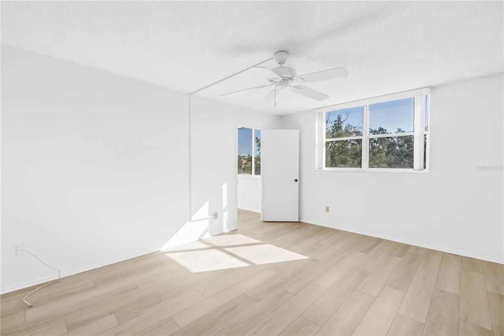 Active With Contract: $125,000 (2 beds, 2 baths, 1035 Square Feet)