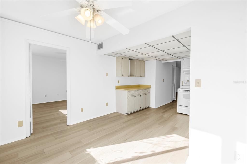 Active With Contract: $125,000 (2 beds, 2 baths, 1035 Square Feet)