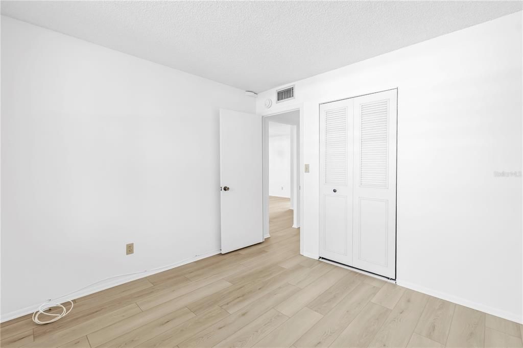 Active With Contract: $125,000 (2 beds, 2 baths, 1035 Square Feet)