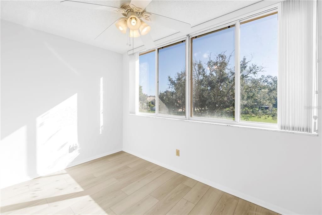 Active With Contract: $125,000 (2 beds, 2 baths, 1035 Square Feet)