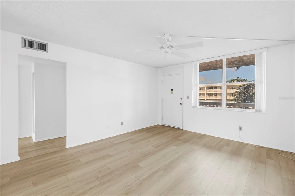 Active With Contract: $125,000 (2 beds, 2 baths, 1035 Square Feet)