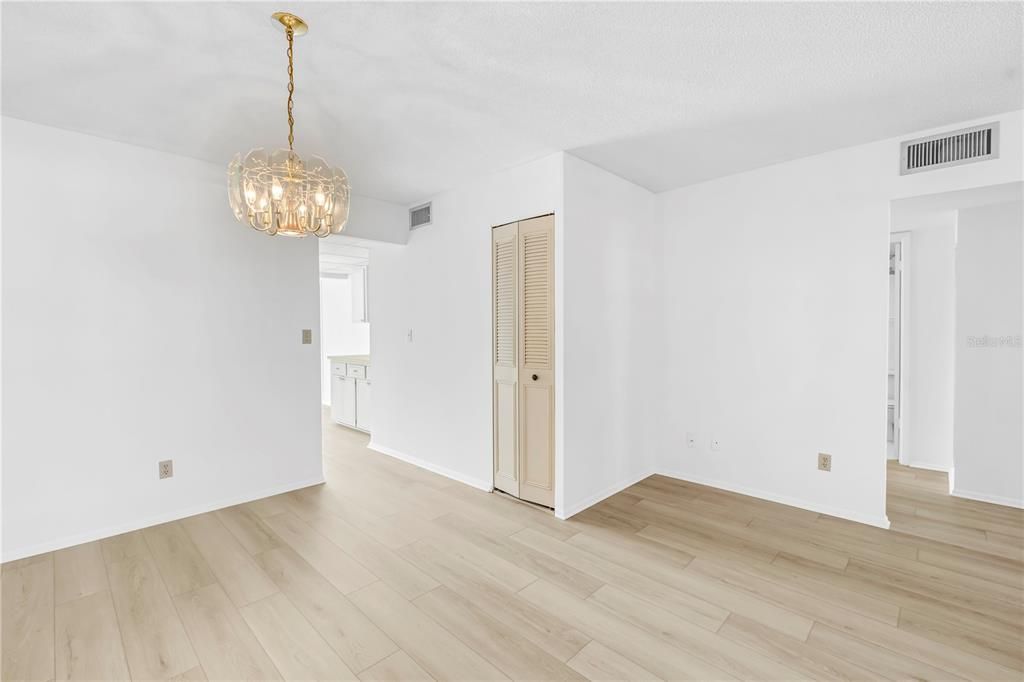 Active With Contract: $125,000 (2 beds, 2 baths, 1035 Square Feet)