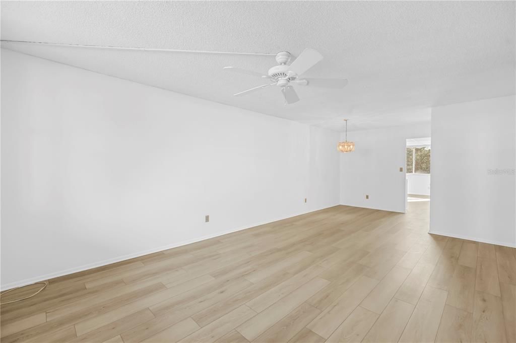 Active With Contract: $125,000 (2 beds, 2 baths, 1035 Square Feet)