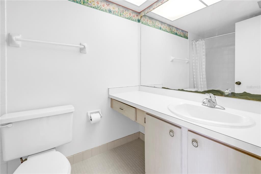 Active With Contract: $125,000 (2 beds, 2 baths, 1035 Square Feet)