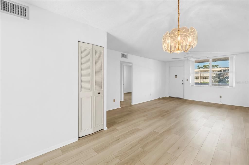 Active With Contract: $125,000 (2 beds, 2 baths, 1035 Square Feet)