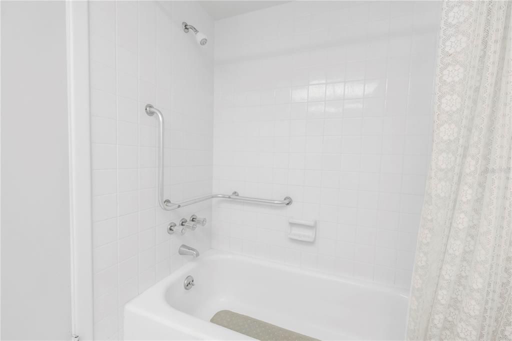 Active With Contract: $125,000 (2 beds, 2 baths, 1035 Square Feet)